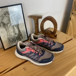 Endurance vandtæt sko i lilla med stødabsorberende sål