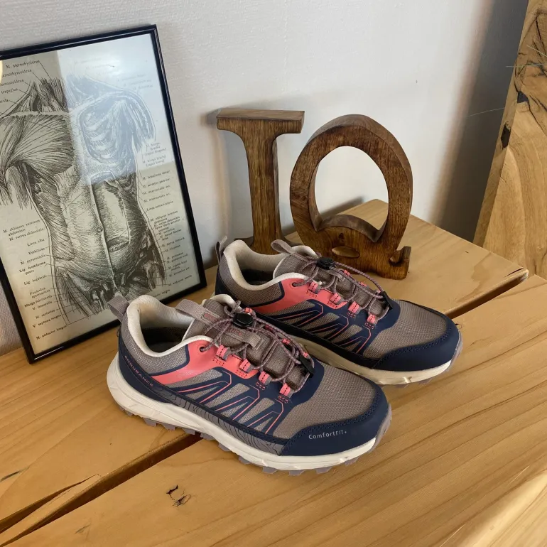 Endurance vandtæt sko i lilla med stødabsorberende sål