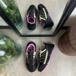 Endurance vandtæt sko i sort med stødabsorberende sål