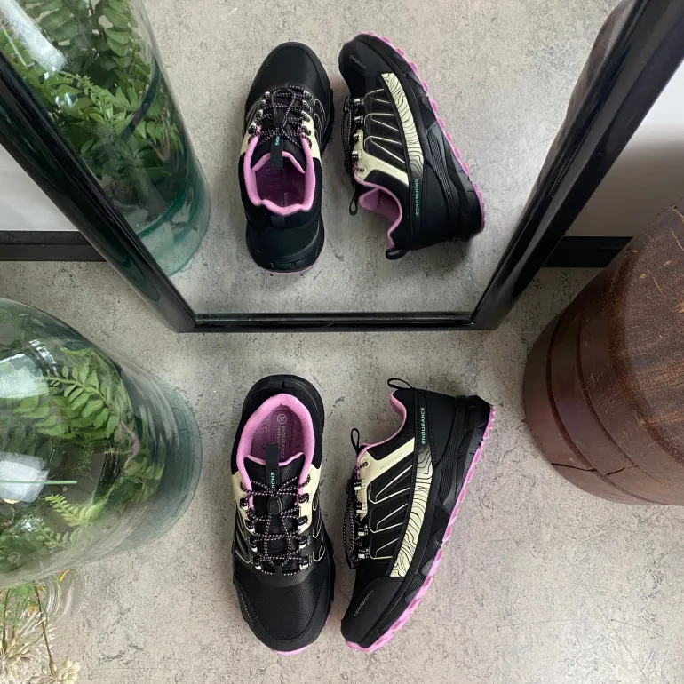 Endurance vandtæt sko i sort med stødabsorberende sål