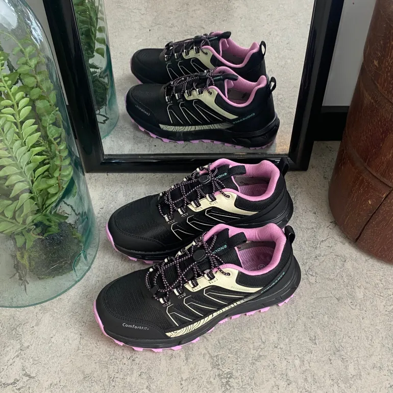 Endurance vandtæt sko i sort med stødabsorberende sål