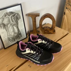 Endurance vandtæt sko i sort med stødabsorberende sål