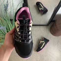 Endurance vandtæt sko i sort med stødabsorberende sål