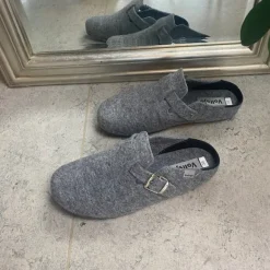 Filtsko slip on i lys grå