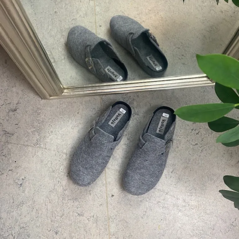 Filtsko slip on i lys grå