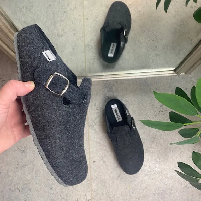 Filtsko slip on i mørkgrå