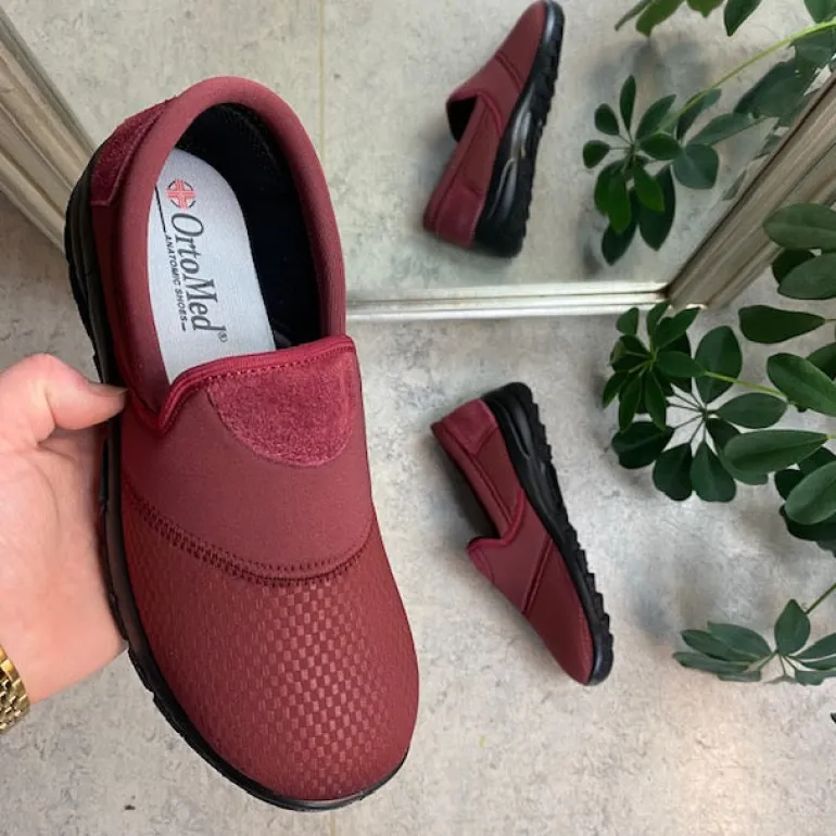 Fleksibel sko med skridhæmmende såler