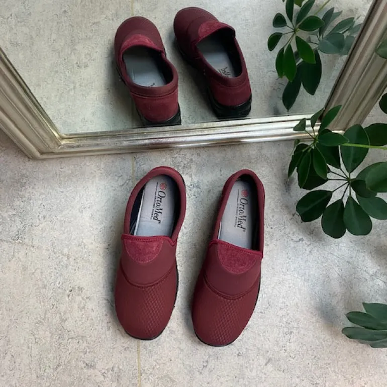 Fleksibel sko med skridhæmmende såler