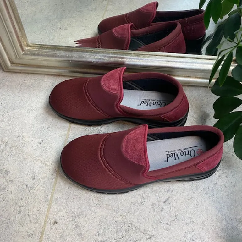 Fleksibel sko med skridhæmmende såler