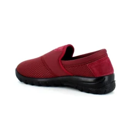 Fleksibel sko med skridhæmmende såler