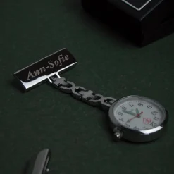 Flot sygeplejeur med gravering