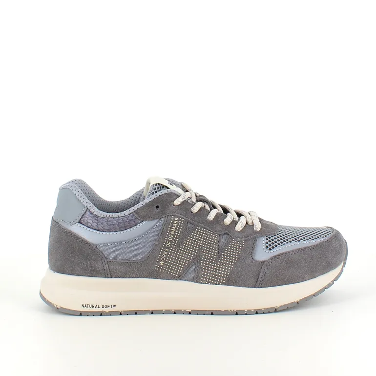 Grå letvægtssko i åndbart materiale fra Woden.