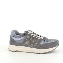 Grå letvægtssko i åndbart materiale fra Woden.