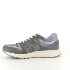 Grå letvægtssko i åndbart materiale fra Woden.