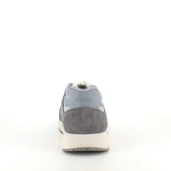 Grå letvægtssko i åndbart materiale fra Woden.