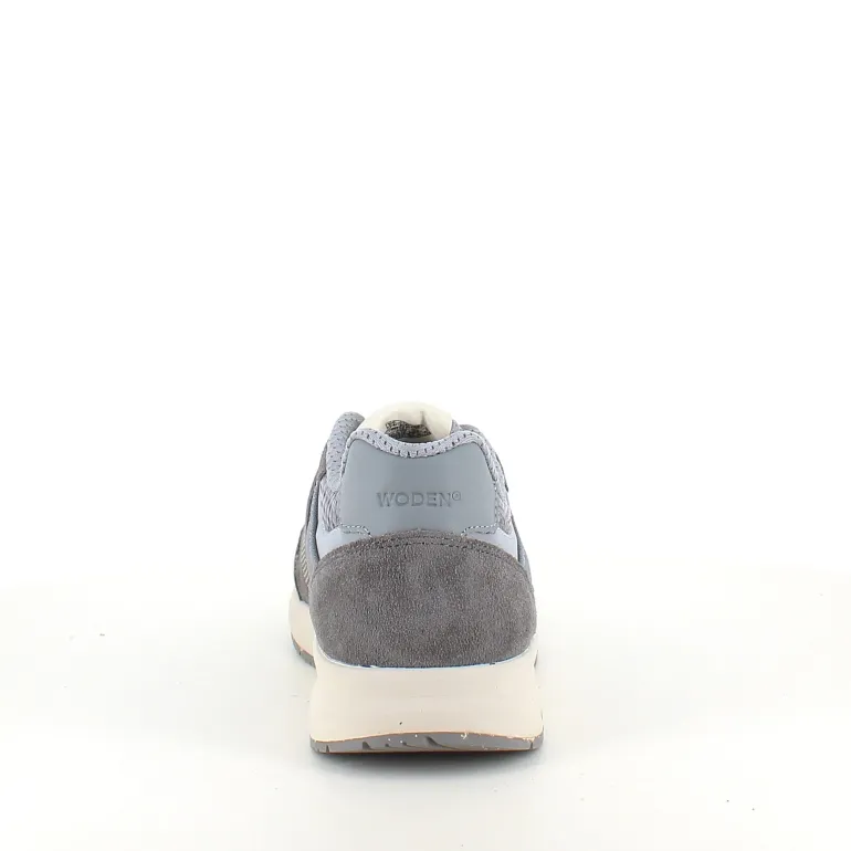 Grå letvægtssko i åndbart materiale fra Woden.