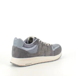 Grå letvægtssko i åndbart materiale fra Woden.