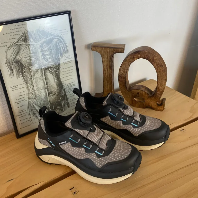 Grå, vandtætte vandresko fra CMP med BOA-lukning