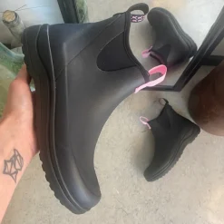 Green Comfort gummistøvle – Komfort, funktion og støtte til en god sag - Støt Brysterne