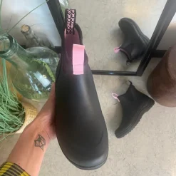 Green Comfort gummistøvle – Komfort, funktion og støtte til en god sag - Støt Brysterne