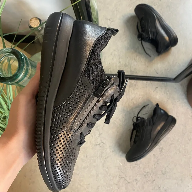 Green Comfort sko i sort med bred pasform og lynlås