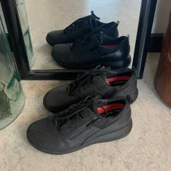 Green Comfort sko i sort med bred pasform og lynlås