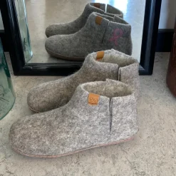 Green Comfort uld hjemmesko med Støt Brysterne logo