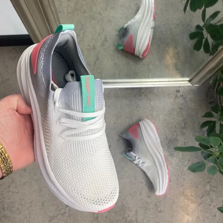 Grå/hvid åndbar slip on sko med stødabsorbering