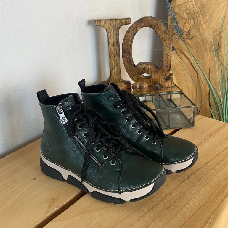 Grøn Rieker støvle med god stødabsorbering