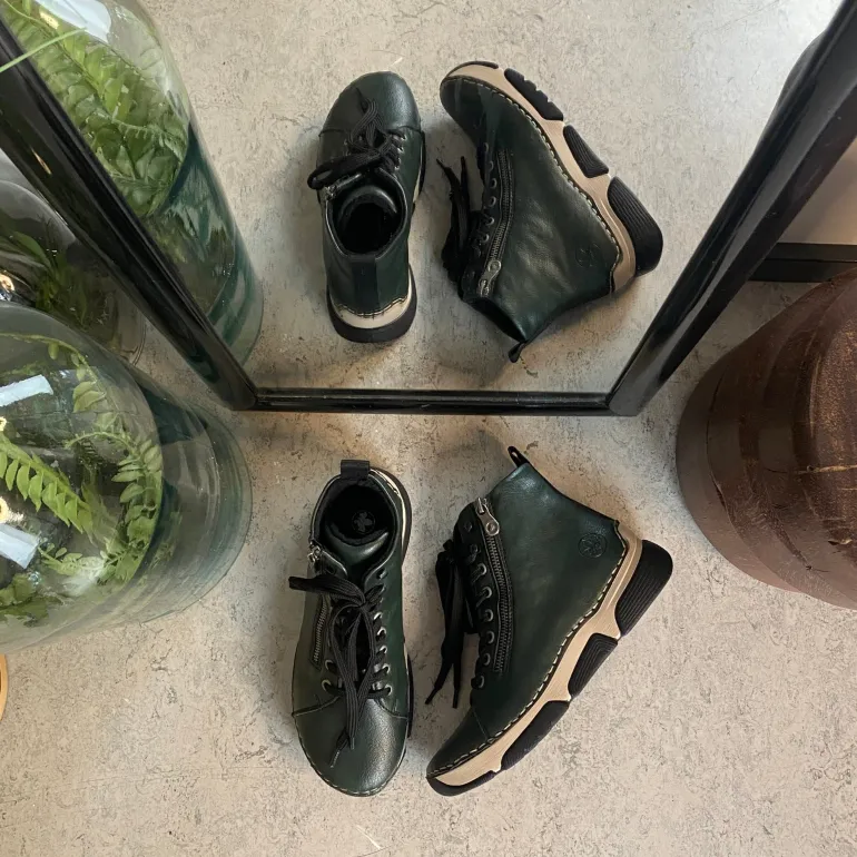 Grøn Rieker støvle med god stødabsorbering