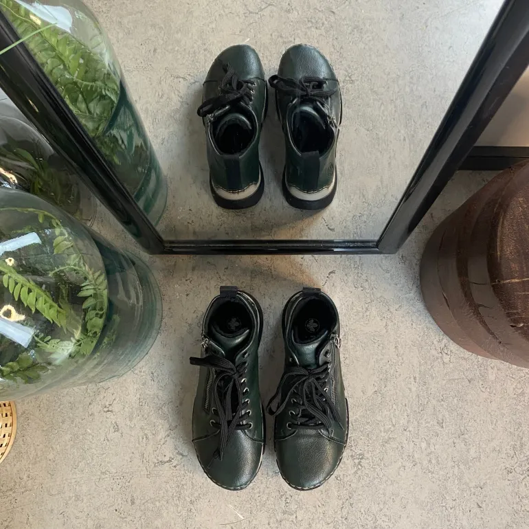 Grøn Rieker støvle med god stødabsorbering