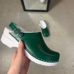 Grøn skind træsko med rem