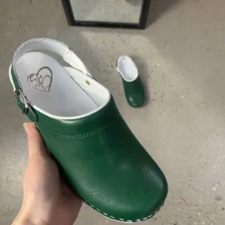 Grøn skind træsko med rem