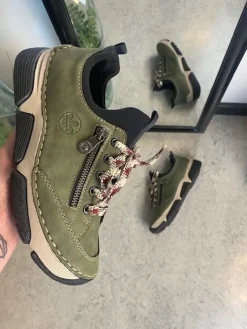 Grøn sneakers fra Rieker med god stødabsorbering