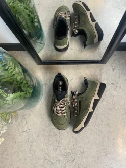 Grøn sneakers fra Rieker med god stødabsorbering