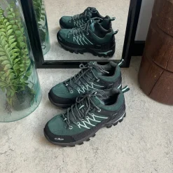 Grøn vandtæt vandresko fra CMP med flotte detaljer