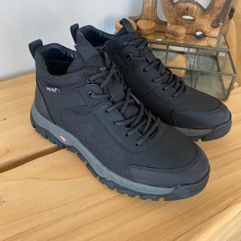 Herre ankelstøvle i sort PU med varmt for, snørebånd og KAT-TEX – robust gummisål