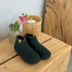 Høj grøn hjemmesko i uld med skridhæmmende såler fra Green Comfort