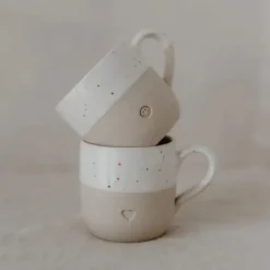 Håndlavet keramik kop med hjerte – stilfuld og hyggelig kaffekop