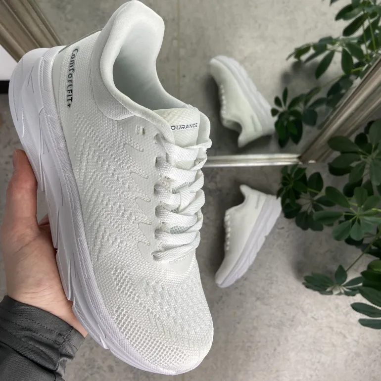 Hvid ComfortFit sneakers fra Endurance