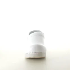 Hvid fleksibel Sanita-træsko med hælkappe.