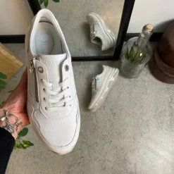 Hvid Remonte sko i skind med fremragende svangstøtte.