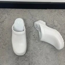 Hvid skind træsko i god kvalitet