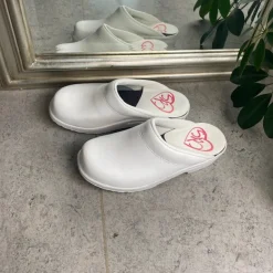 Hvid skind træsko uden kap