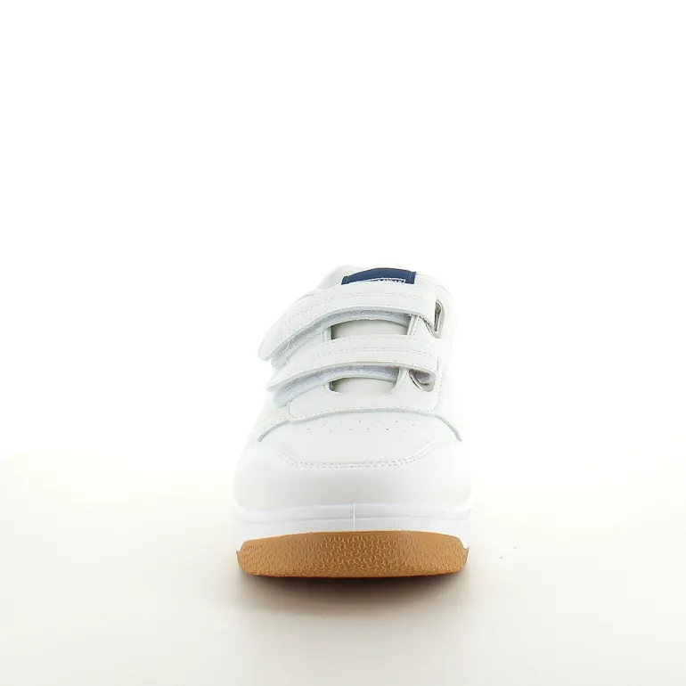 Hvid sko med velcroremme og ekstra stødabsorbering i hælen