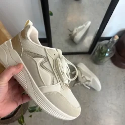 Hvid sommersko med sølv effekter