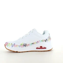 Hvide Skechers sko med flotte hjertedetaljer