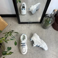 Hvide sportssko med ekstra hælstøddæmpning