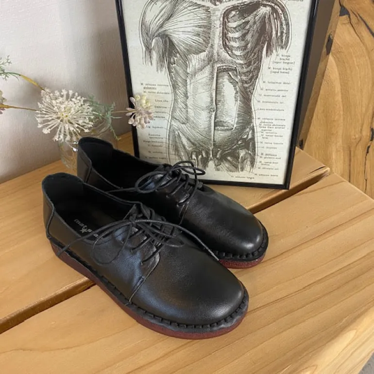 Klassisk sort snøresko i glat skind med udtagelig indersål & fleksibel gummisål