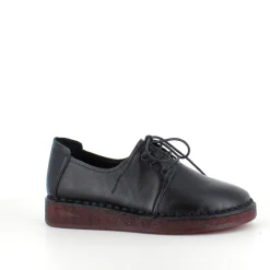 Klassisk sort snøresko i glat skind med udtagelig indersål & fleksibel gummisål